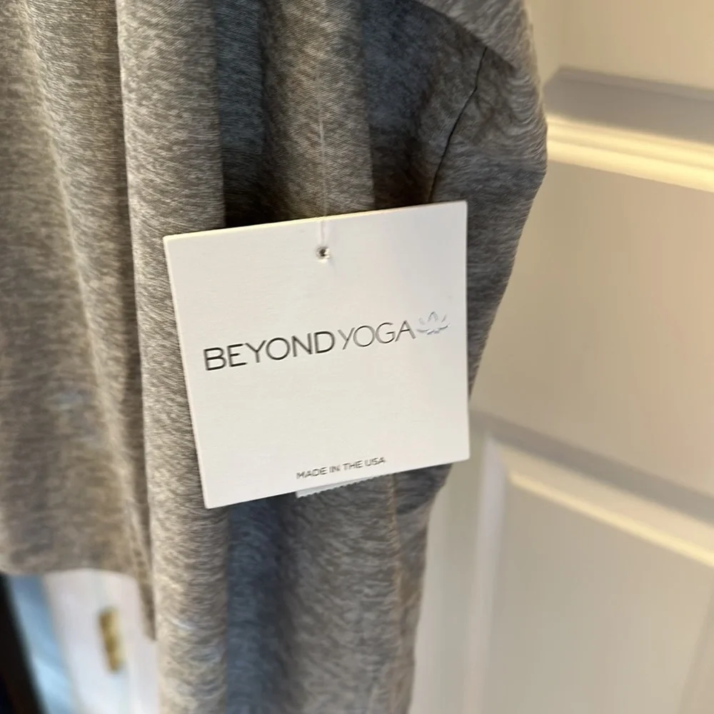 Beyond Yoga Featherweight Balanced Muscle Tank - Picture 8 of 9